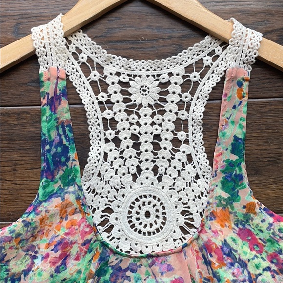 Collective Concepts floral crochet racer back tank - Picture 4 of 8